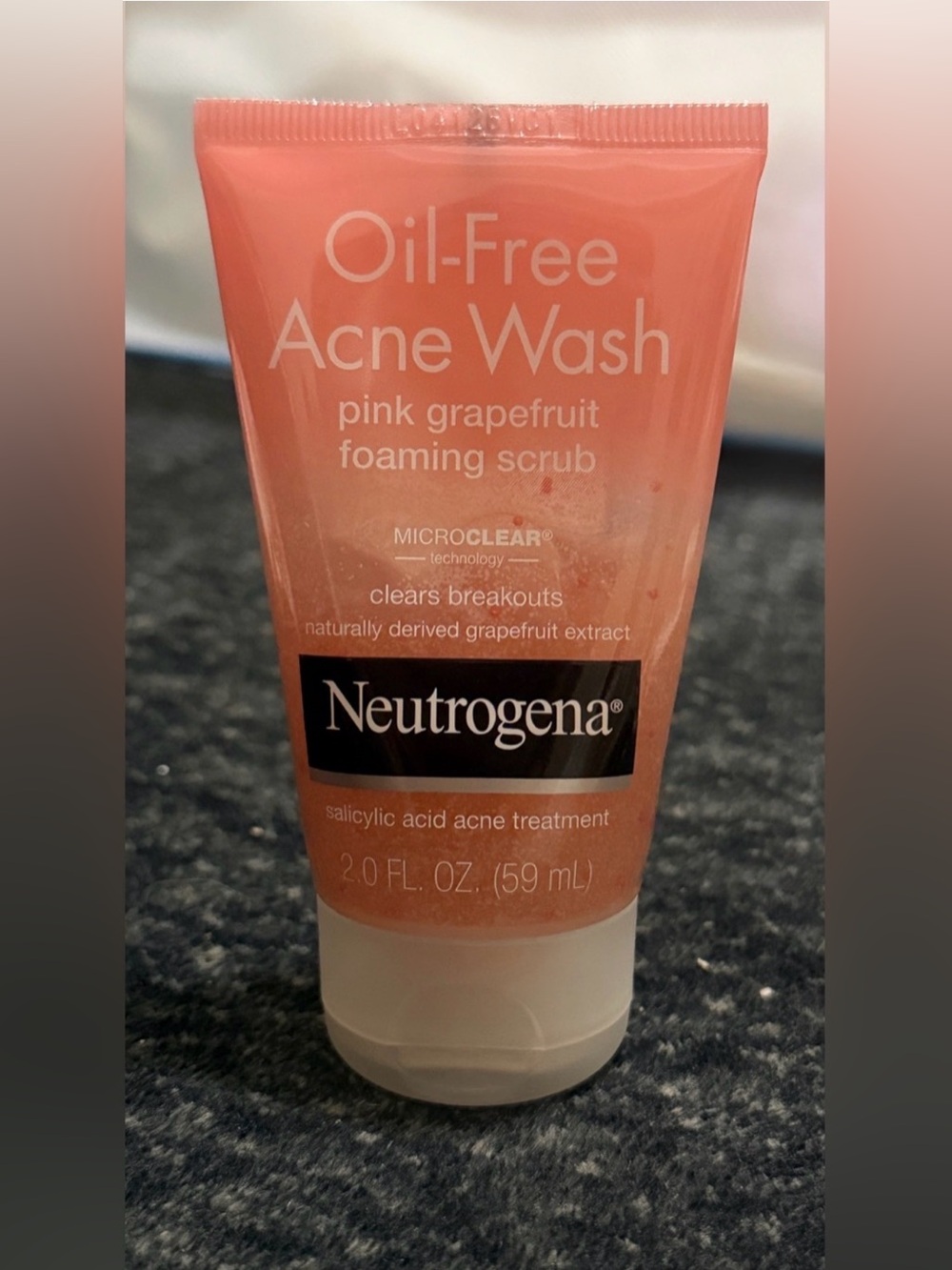 Neutrogena Pink Grapefruit Oil-Free Acne Wash Foaming Scrub - Pink